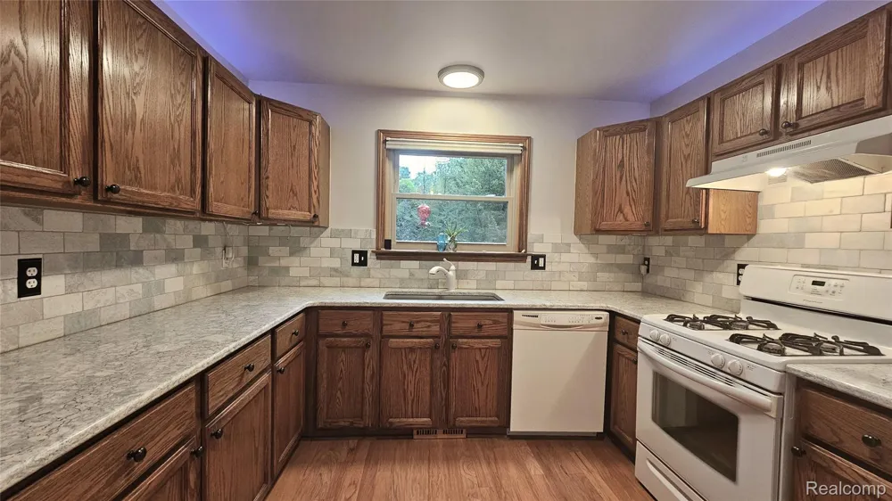 9929 Sienna Court Hamburg Township, MI 48169