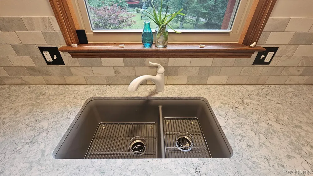 9929 Sienna Court Hamburg Township, MI 48169