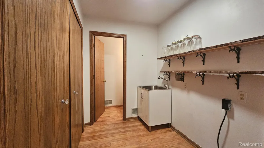 9929 Sienna Court Hamburg Township, MI 48169