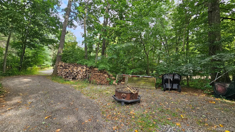 9929 Sienna Court Hamburg Township, MI 48169