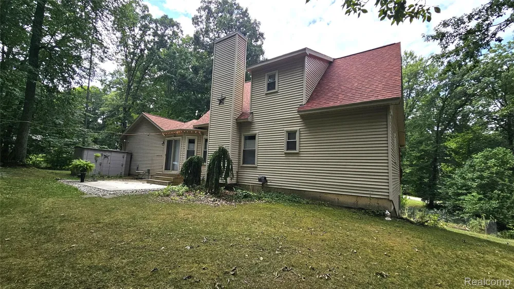 9929 Sienna Court Hamburg Township, MI 48169