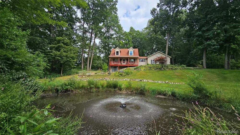 9929 Sienna Court Hamburg Township, MI 48169