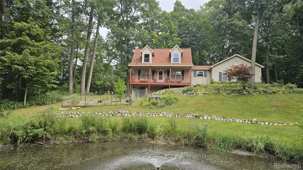 9929 Sienna Court Hamburg Township, MI 48169