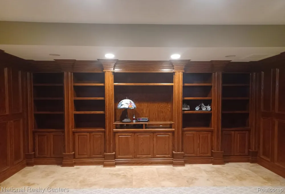 34653 Pembroke Avenue Livonia City, MI 48152
