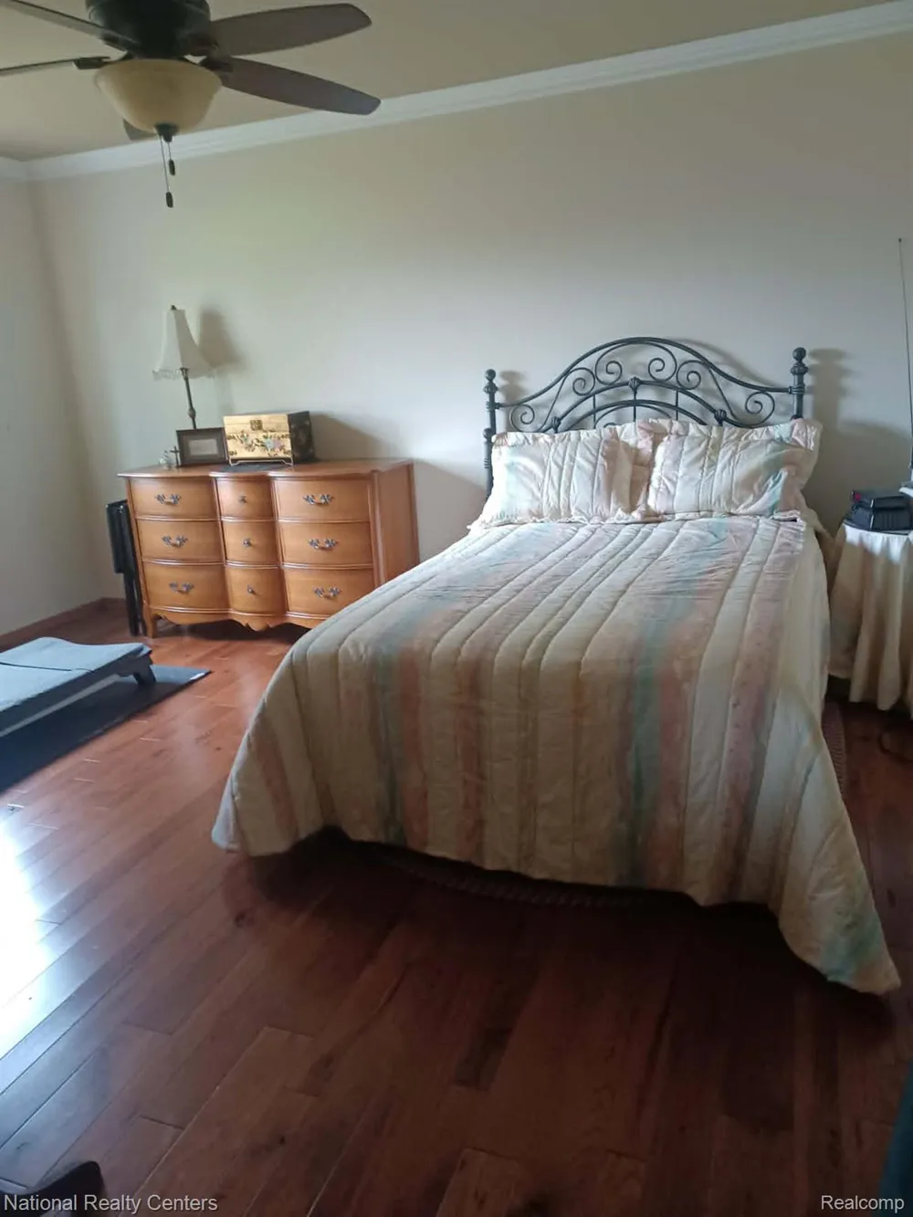34653 Pembroke Avenue Livonia City, MI 48152