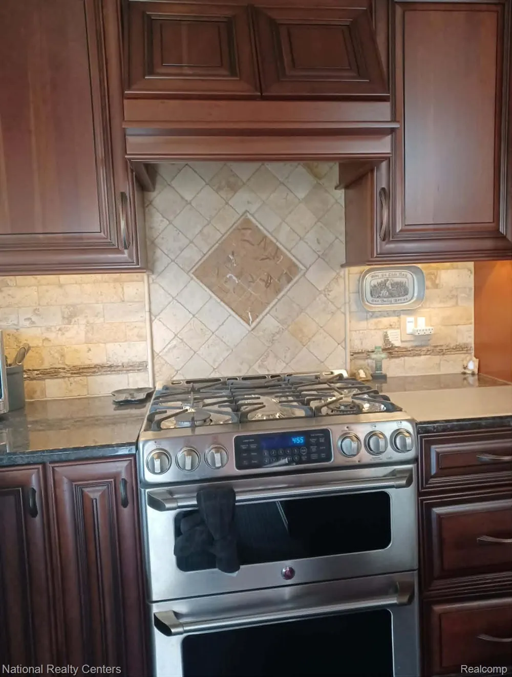 34653 Pembroke Avenue Livonia City, MI 48152