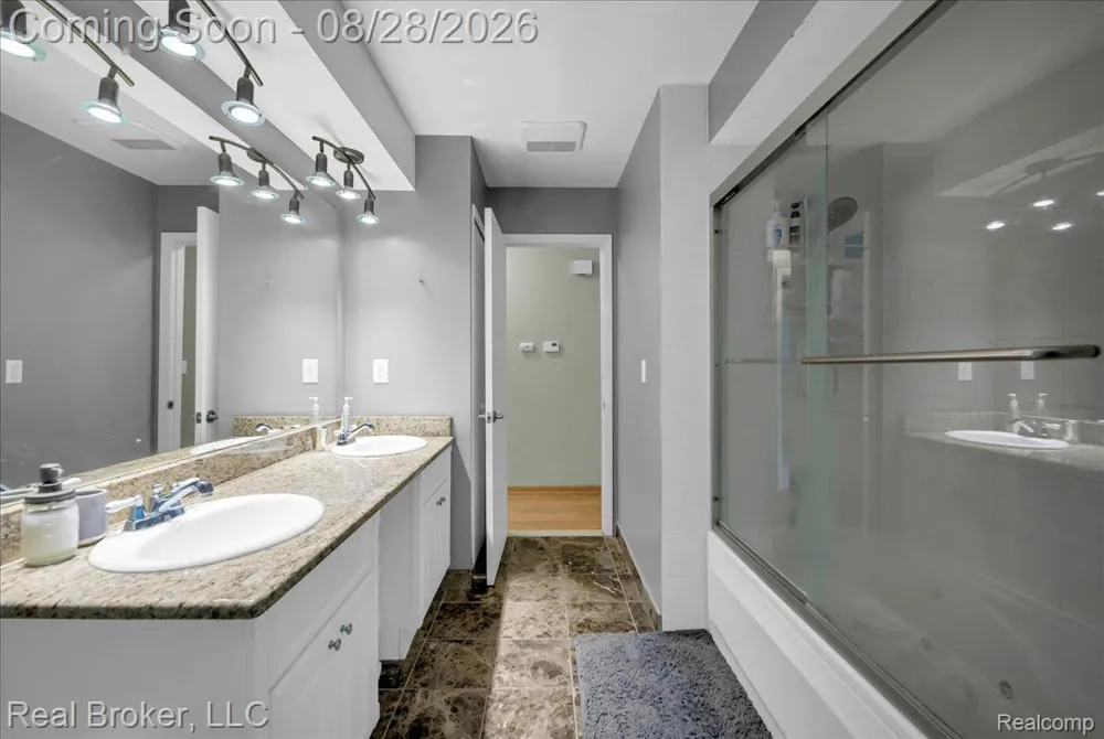 5214 Daniels Drive Troy City, MI 48098