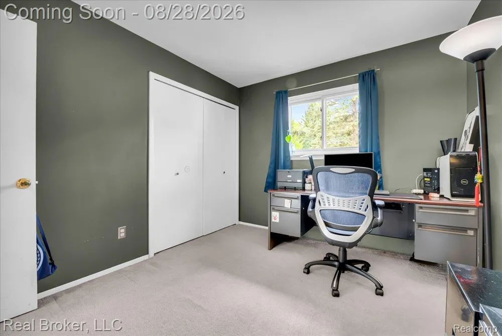 5214 Daniels Drive Troy City, MI 48098