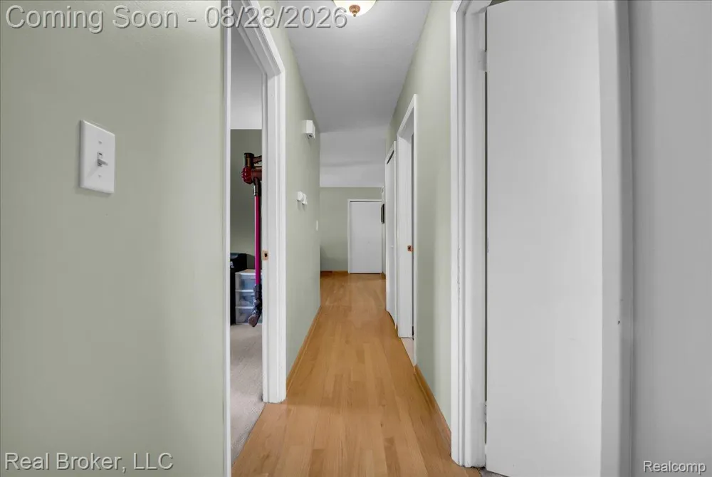 5214 Daniels Drive Troy City, MI 48098