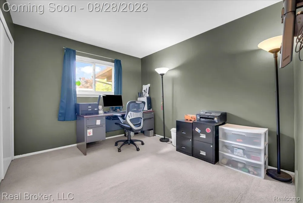 5214 Daniels Drive Troy City, MI 48098