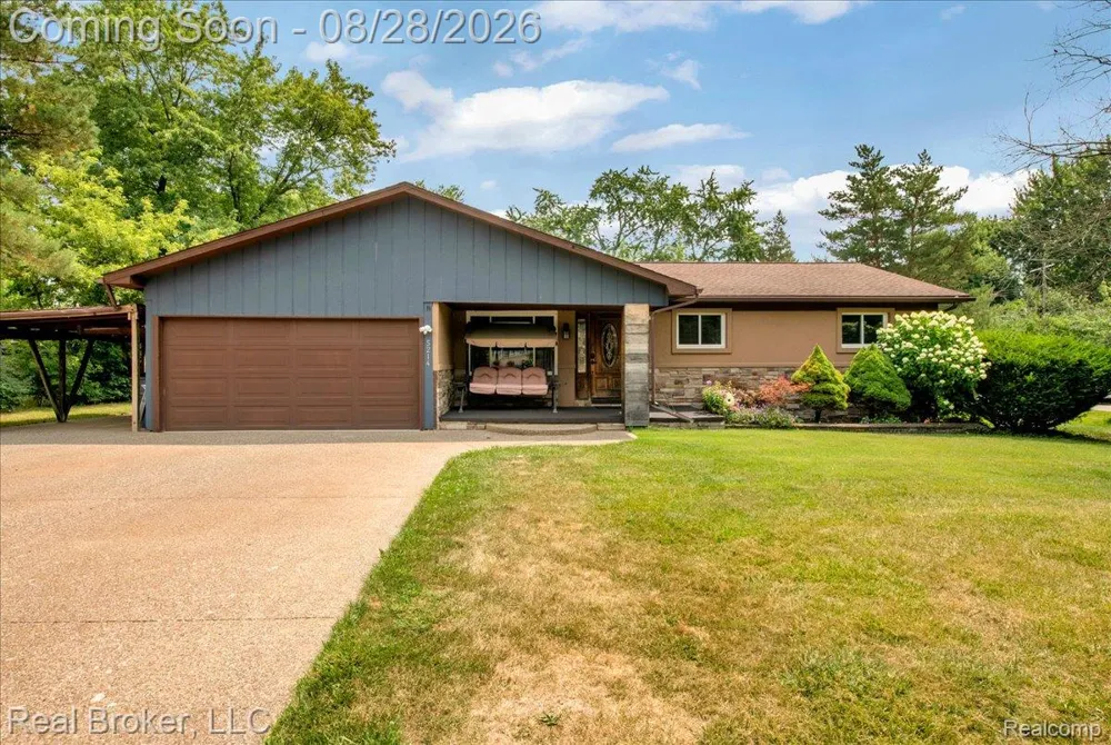 5214 Daniels Drive Troy City, MI 48098