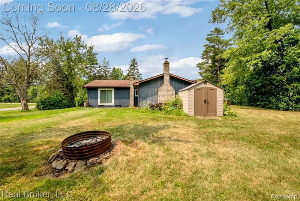 5214 Daniels Drive Troy City, MI 48098