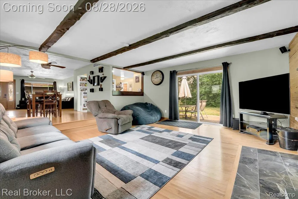 5214 Daniels Drive Troy City, MI 48098