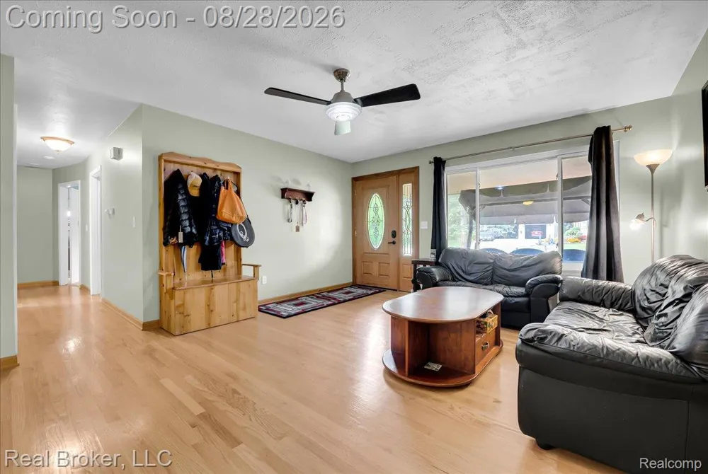 5214 Daniels Drive Troy City, MI 48098