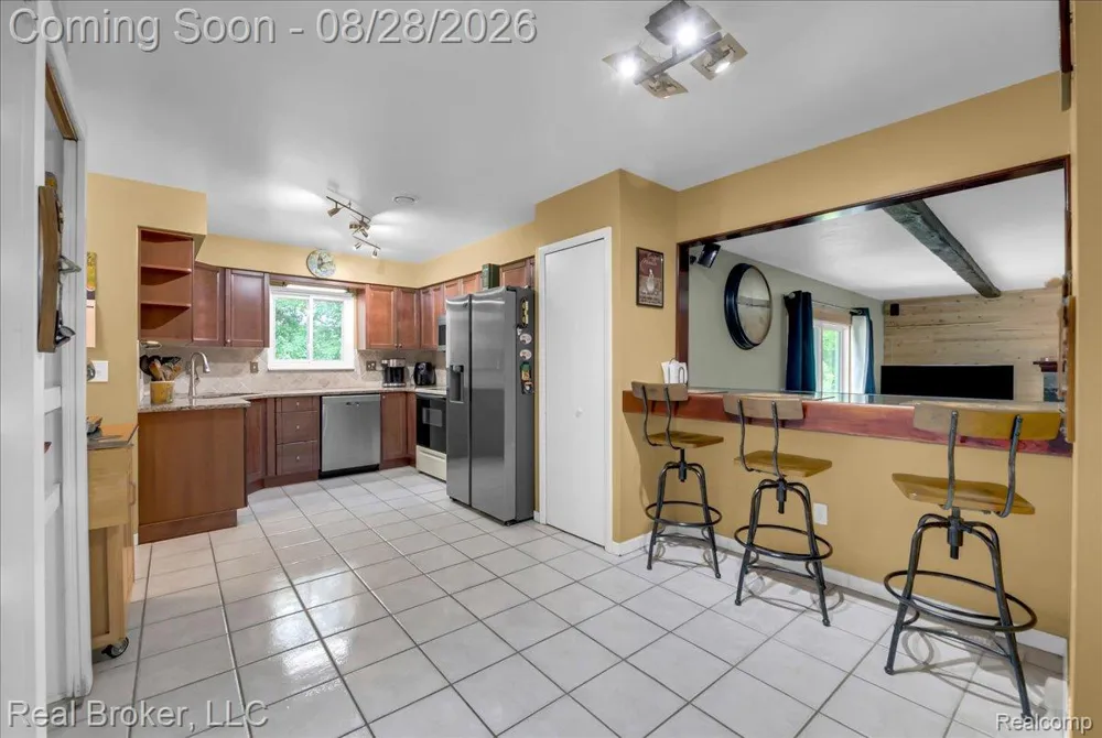 5214 Daniels Drive Troy City, MI 48098