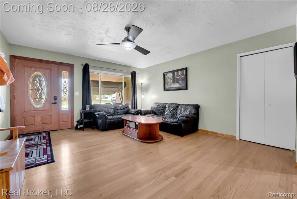 5214 Daniels Drive Troy City, MI 48098
