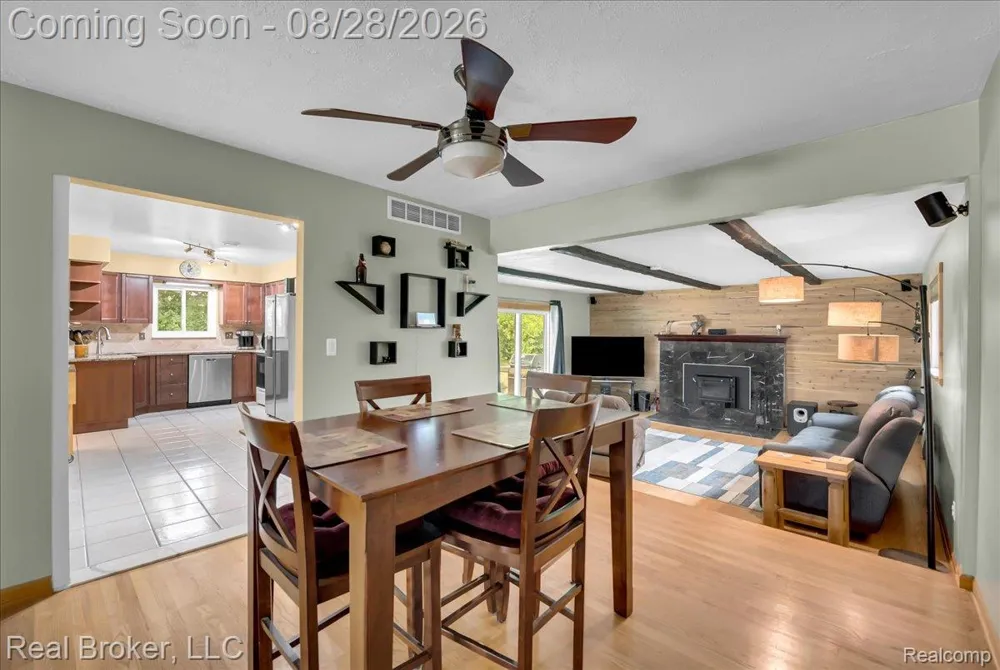 5214 Daniels Drive Troy City, MI 48098