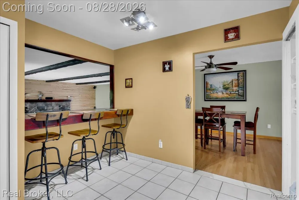 5214 Daniels Drive Troy City, MI 48098