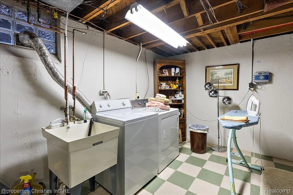 341 Westwood Drive Bloomfield Hills City, MI 48301