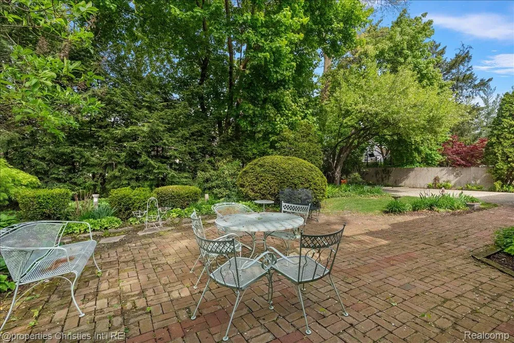 341 Westwood Drive Bloomfield Hills City, MI 48301