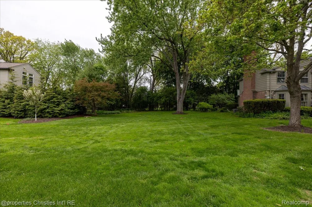 341 Westwood Drive Bloomfield Hills City, MI 48301