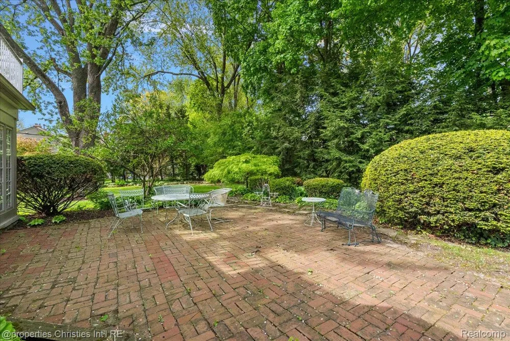 341 Westwood Drive Bloomfield Hills City, MI 48301