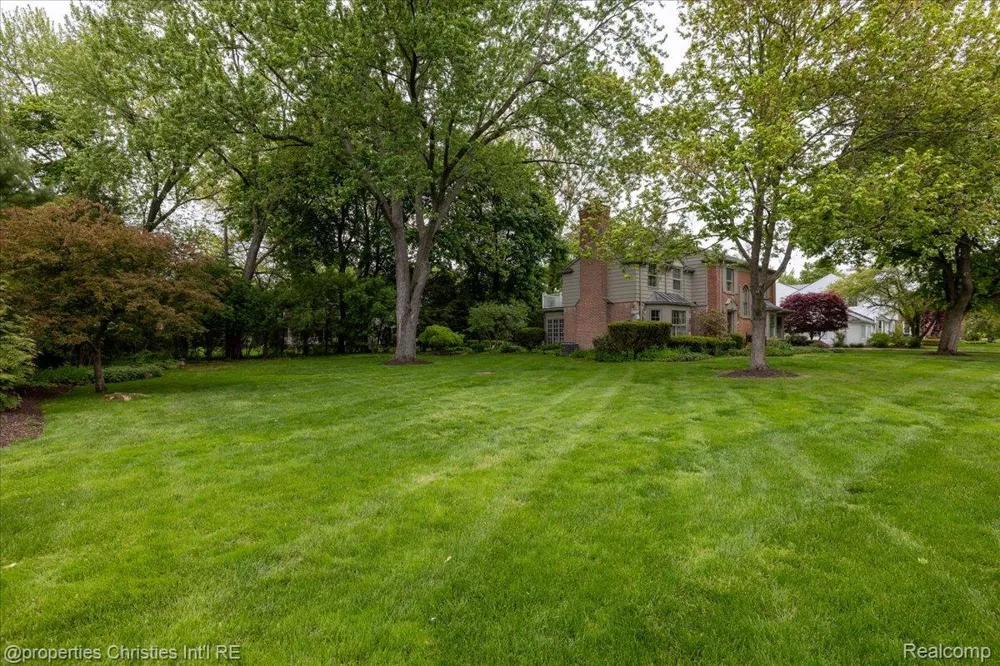341 Westwood Drive Bloomfield Hills City, MI 48301