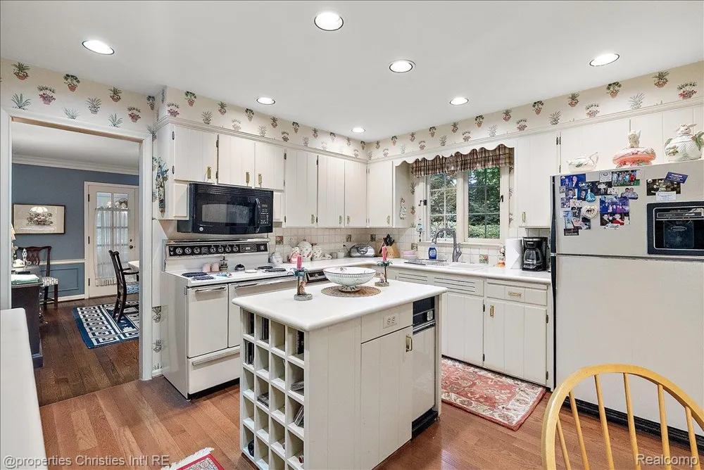 341 Westwood Drive Bloomfield Hills City, MI 48301