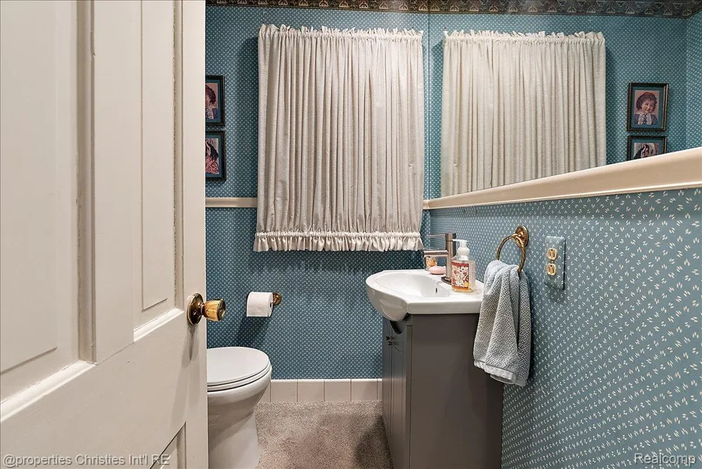 341 Westwood Drive Bloomfield Hills City, MI 48301