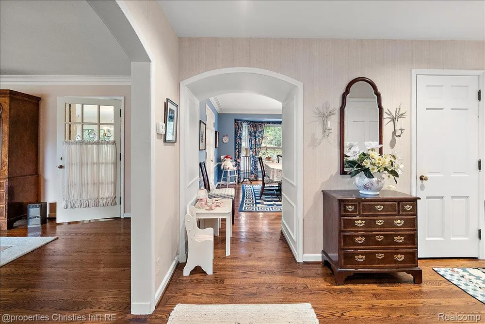 341 Westwood Drive Bloomfield Hills City, MI 48301