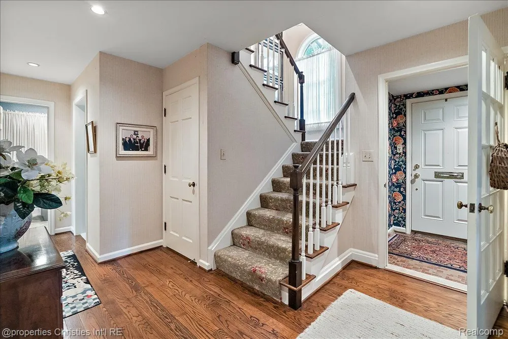 341 Westwood Drive Bloomfield Hills City, MI 48301