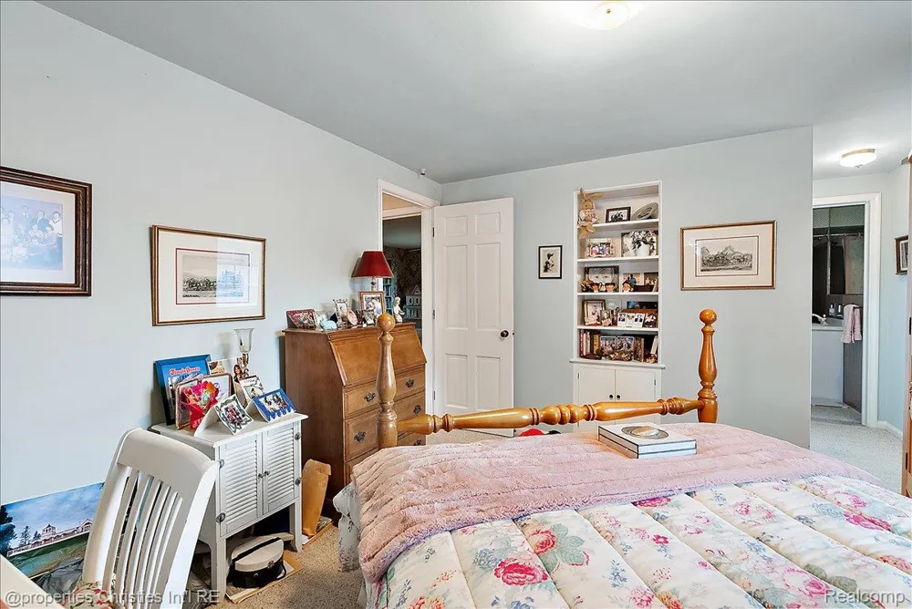 341 Westwood Drive Bloomfield Hills City, MI 48301