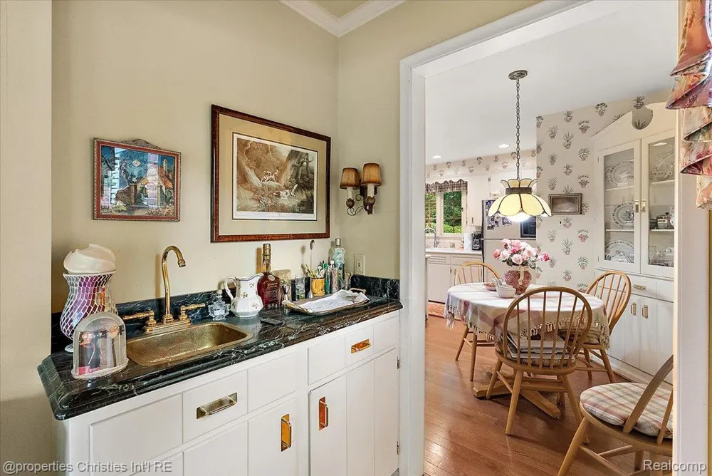 341 Westwood Drive Bloomfield Hills City, MI 48301