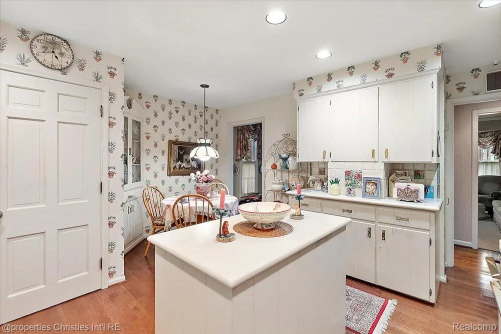 341 Westwood Drive Bloomfield Hills City, MI 48301