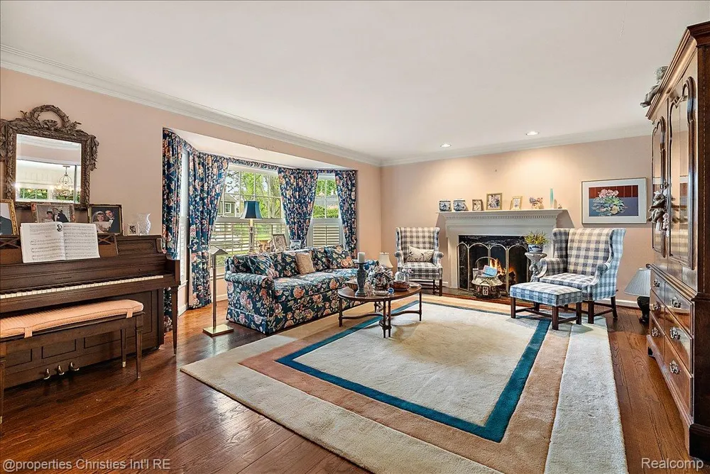 341 Westwood Drive Bloomfield Hills City, MI 48301