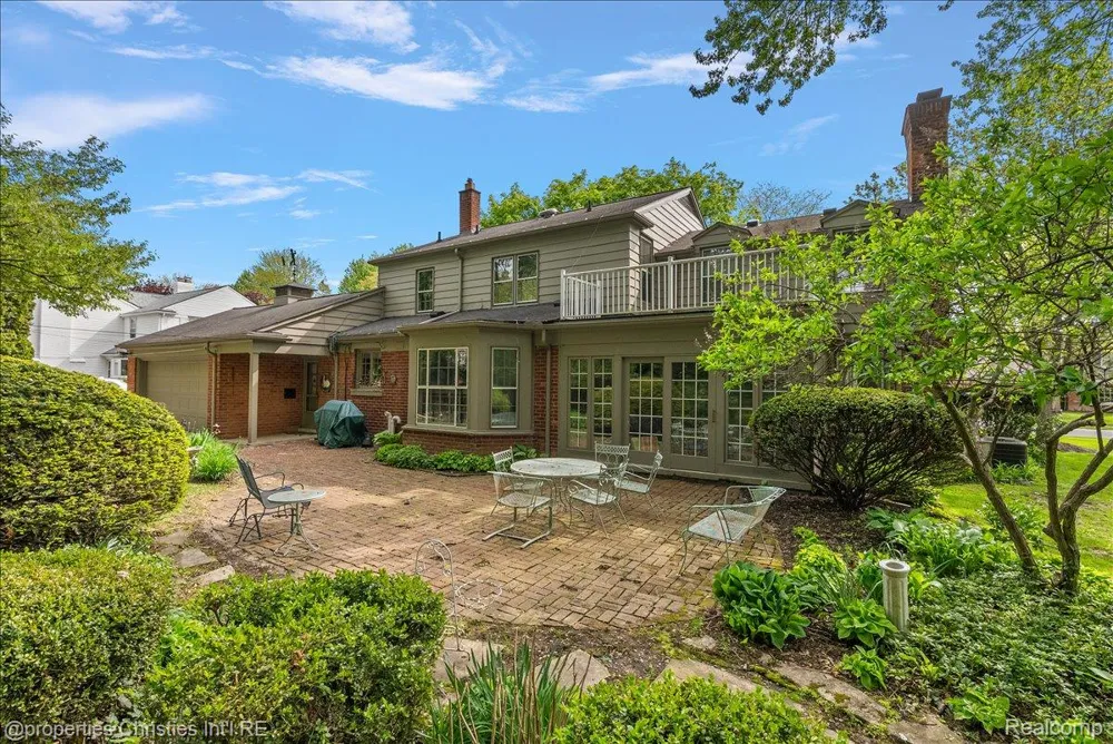 341 Westwood Drive Bloomfield Hills City, MI 48301