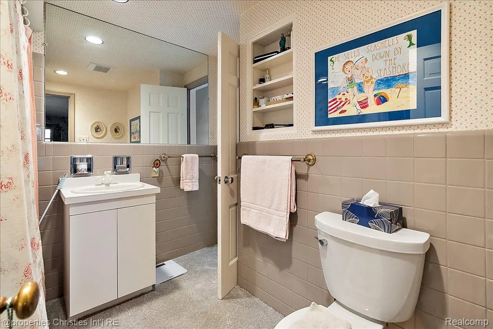 341 Westwood Drive Bloomfield Hills City, MI 48301