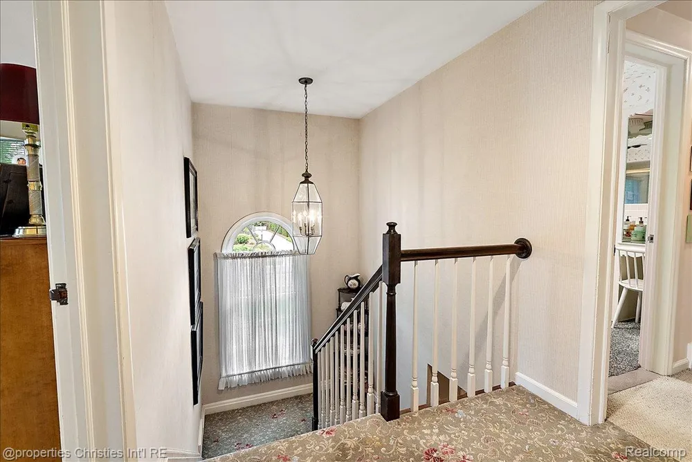 341 Westwood Drive Bloomfield Hills City, MI 48301