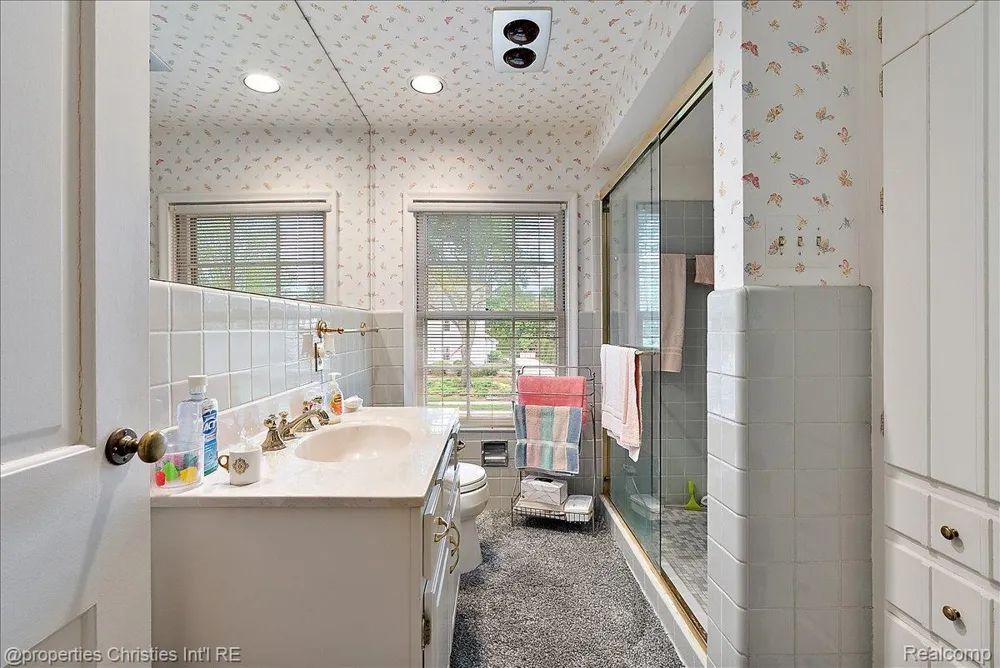 341 Westwood Drive Bloomfield Hills City, MI 48301