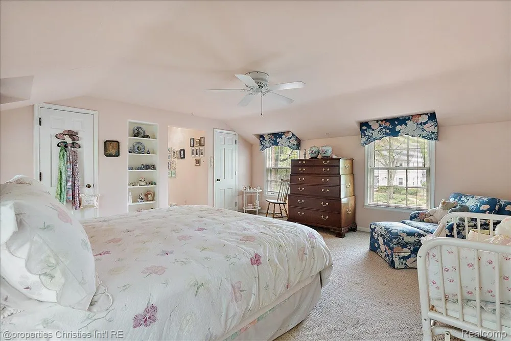341 Westwood Drive Bloomfield Hills City, MI 48301