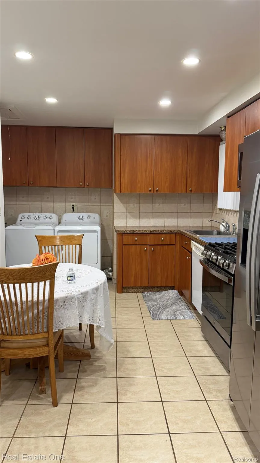 13351 Albany Street Oak Park City, MI 48237