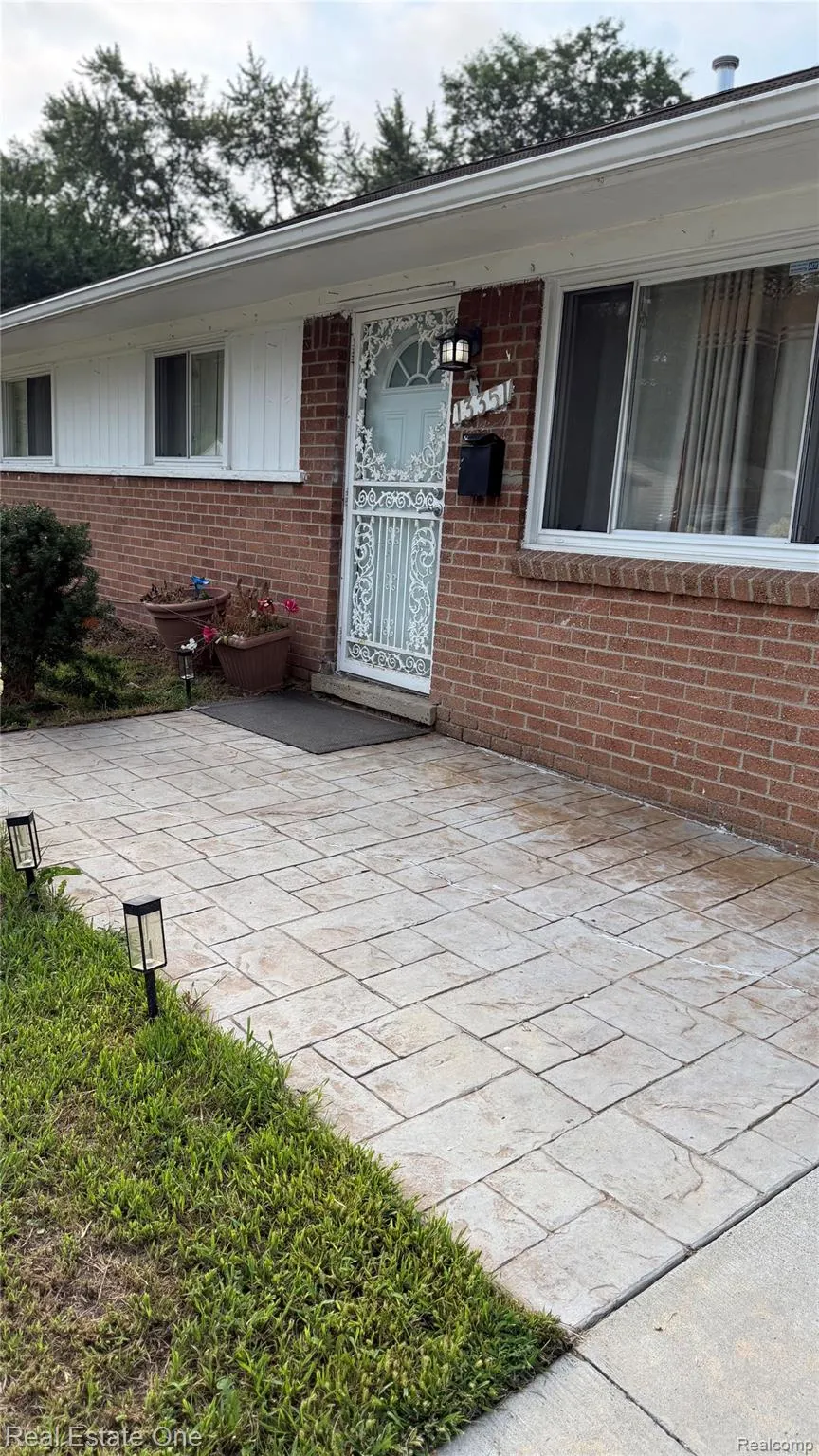 13351 Albany Street Oak Park City, MI 48237