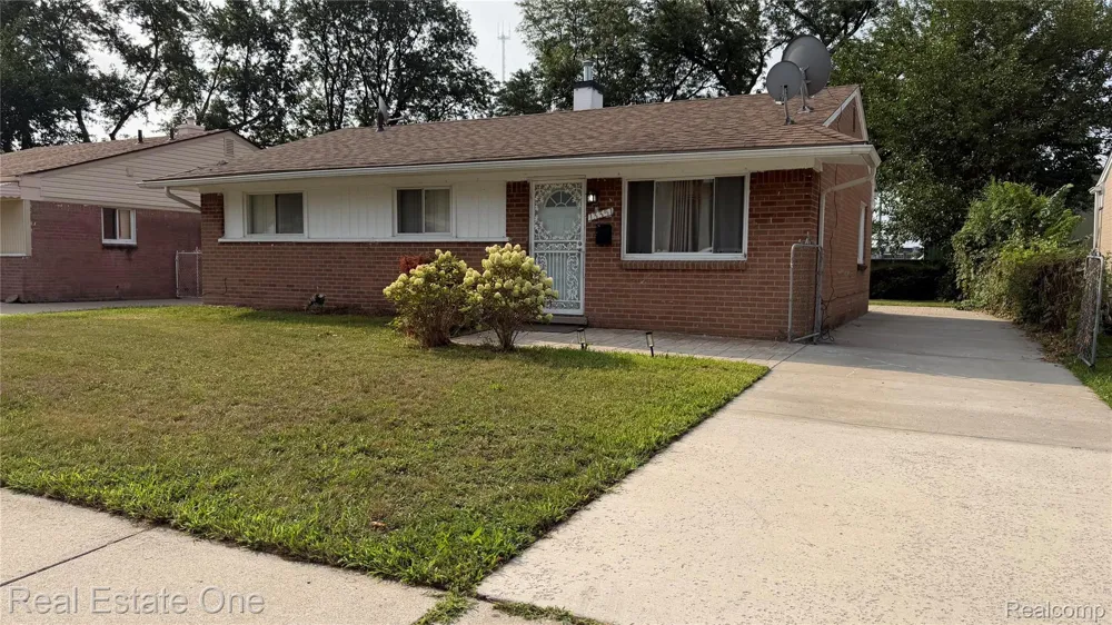 13351 Albany Street Oak Park City, MI 48237