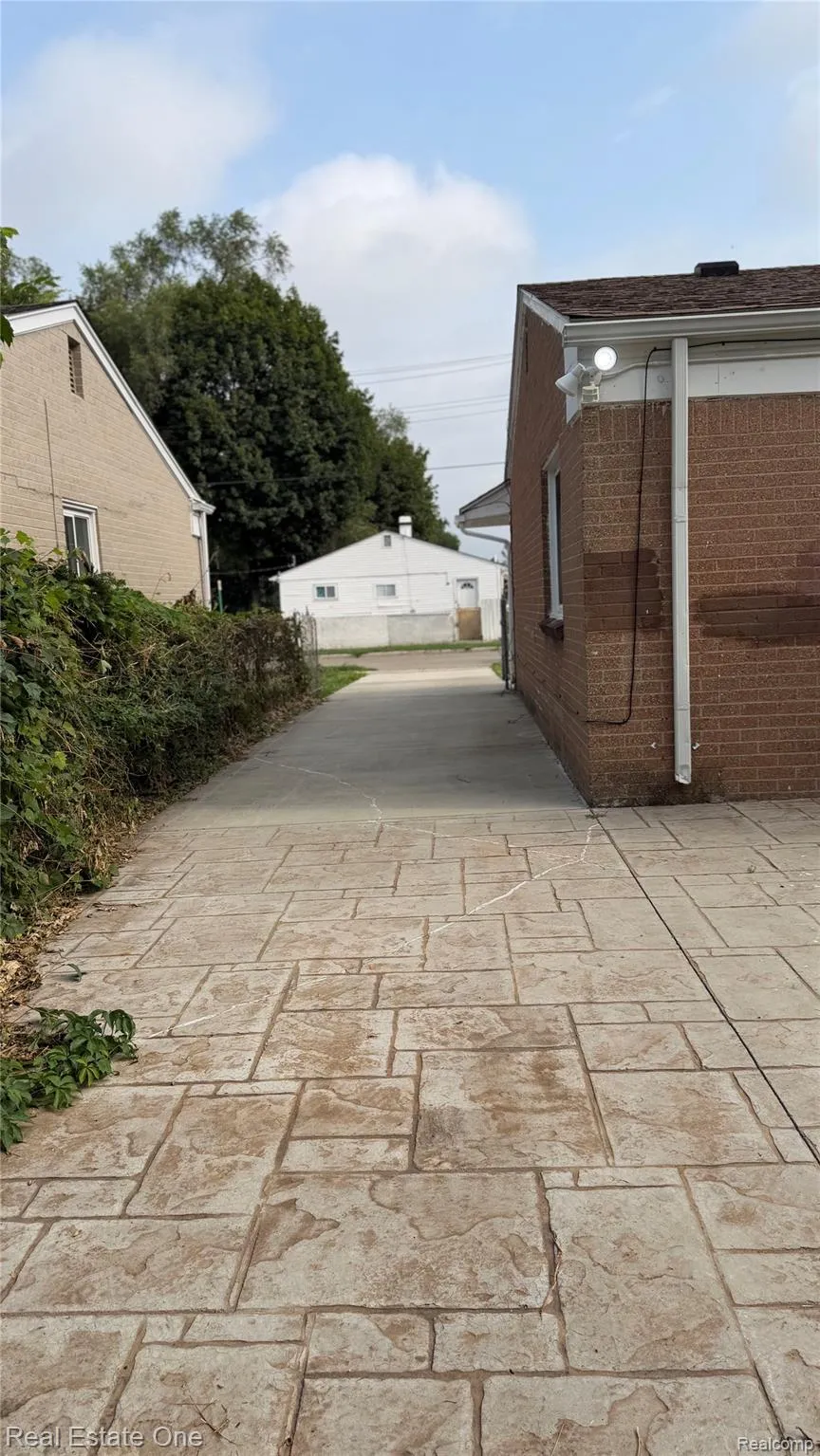13351 Albany Street Oak Park City, MI 48237