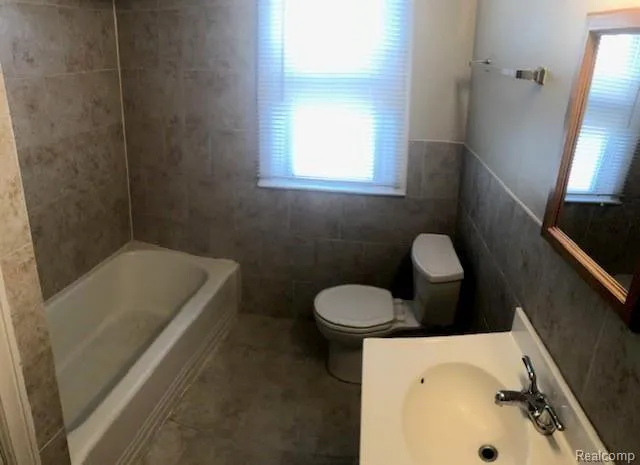 232 E WOODLAND STREET Ferndale City, MI 48220