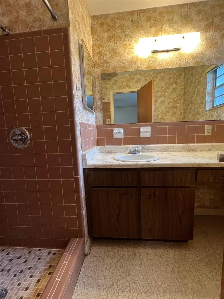 703 NE 5TH PLACE Gainesville, FL 32601