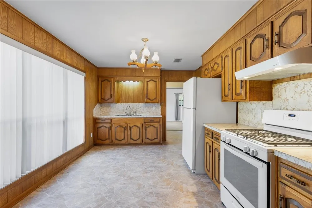 1000 County Road 1208 Grapeland, TX 75844