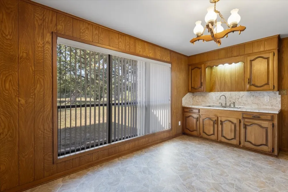 1000 County Road 1208 Grapeland, TX 75844