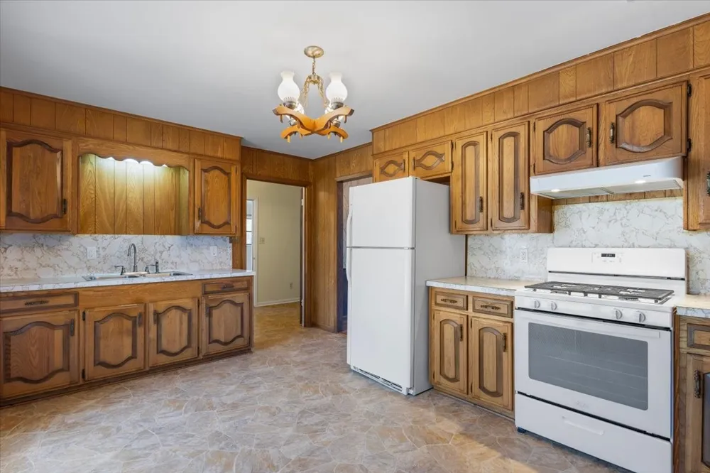 1000 County Road 1208 Grapeland, TX 75844