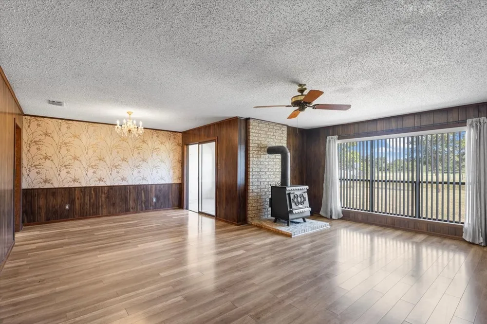 1000 County Road 1208 Grapeland, TX 75844